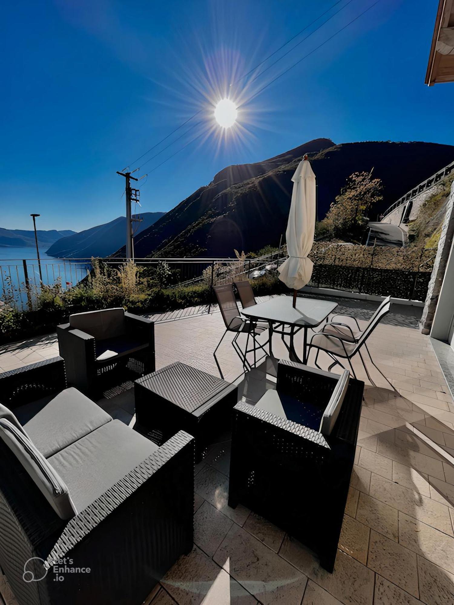 Appartamento Grande Terrazza Vista Lago Parzanica Buitenkant foto